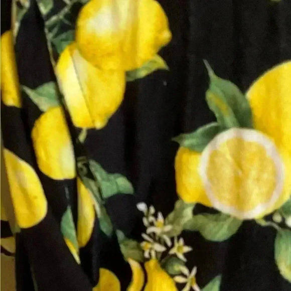 INC Short Black Robe with Lemon Print - Picture 4 of 8